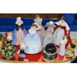 TRAY WITH VARIOUS FIGURINE ORNAMENTS, ROYAL DOULTON ETC, GOEBEL CAT ORNAMENTS, ROYAL WINTON LIDDED