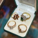 4 VARIOUS 9 CARAT GOLD DRESS RINGS - APPROXIMATE COMBINED WEIGHT = 16.5 GRAMS