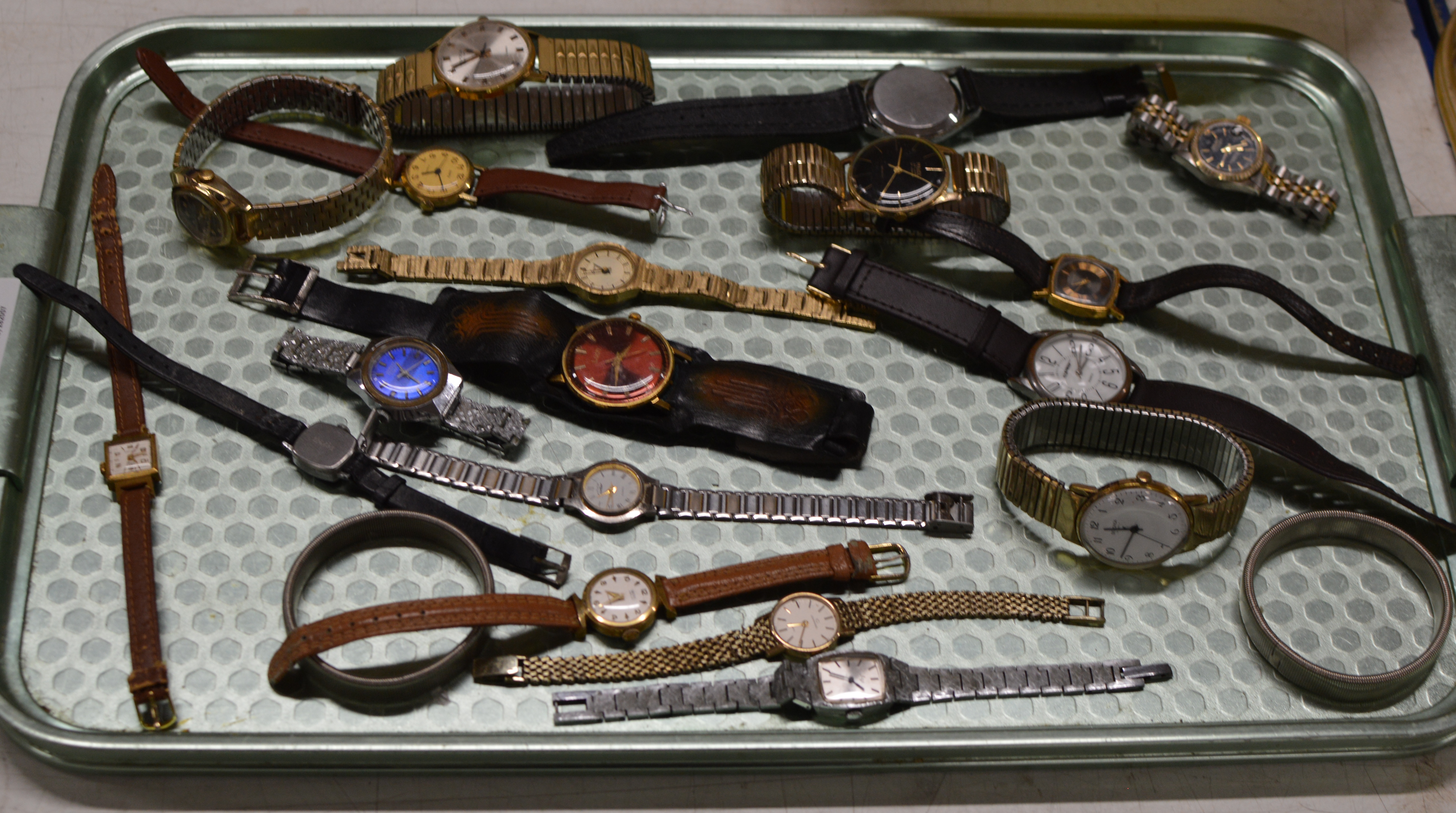 TRAY WITH ASSORTED WRIST WATCHES