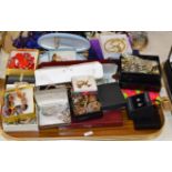 TRAY WITH LARGE QUANTITY ASSORTED COSTUME JEWELLERY