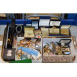 TRAY WITH LARGE QUANTITY COSTUME JEWELLERY, VARIOUS WRIST WATCHES, GILT CHAINS, BROOCHES, SILVER