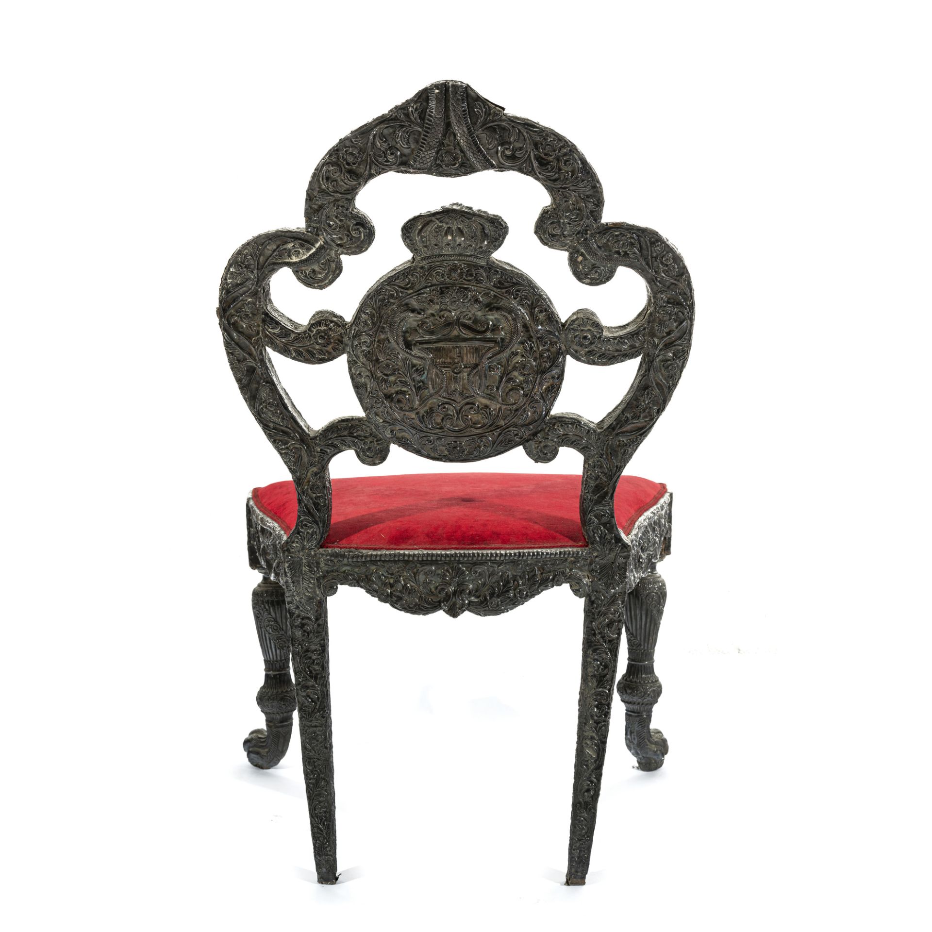 Coppia di sedie da parata in legno e lamina di argento finemente sbalzato e cesellato - Bild 5 aus 13