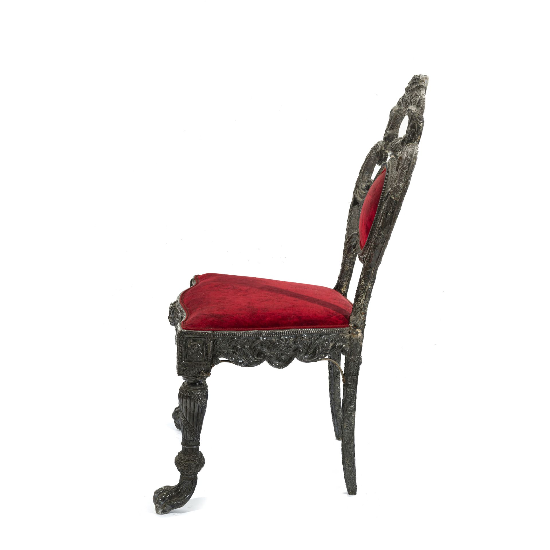 Coppia di sedie da parata in legno e lamina di argento finemente sbalzato e cesellato - Image 9 of 13