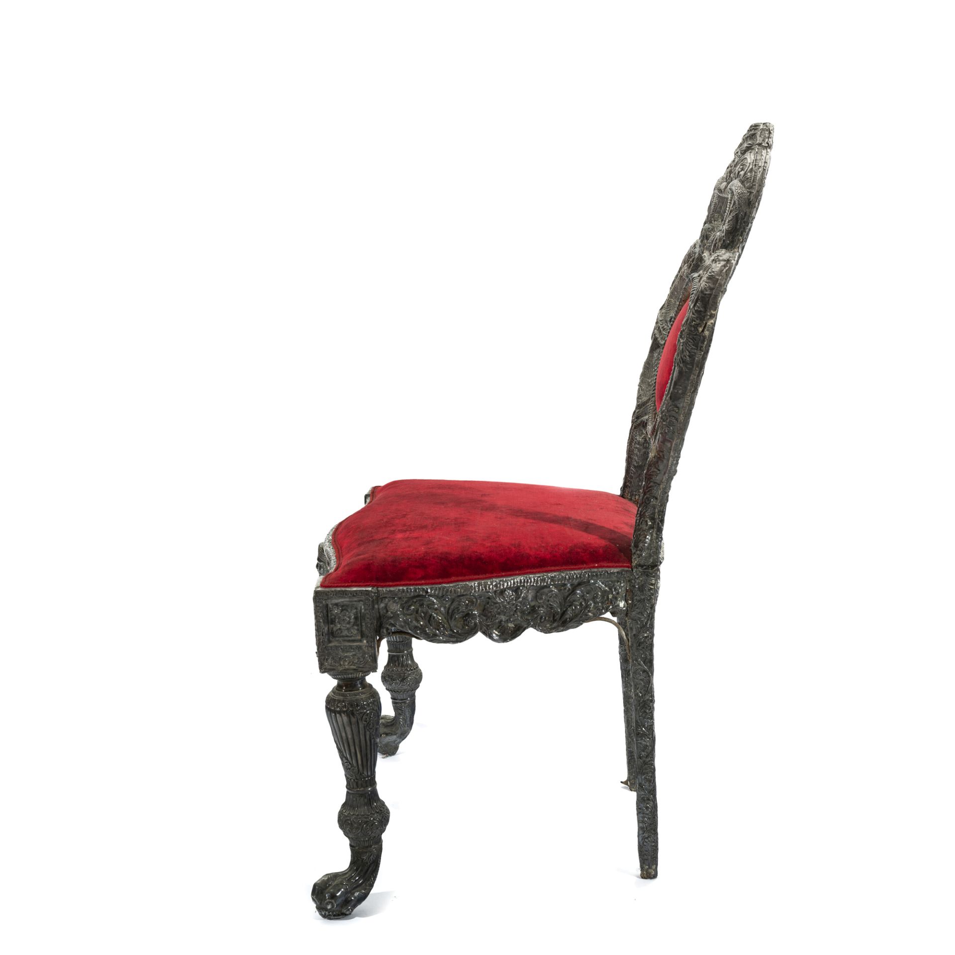 Coppia di sedie da parata in legno e lamina di argento finemente sbalzato e cesellato - Bild 8 aus 13