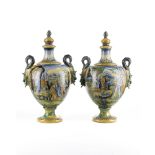 Coppia di vasi con coperchio in maiolica policroma