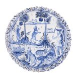 Piatto in maiolica raffigurante scena di caccia