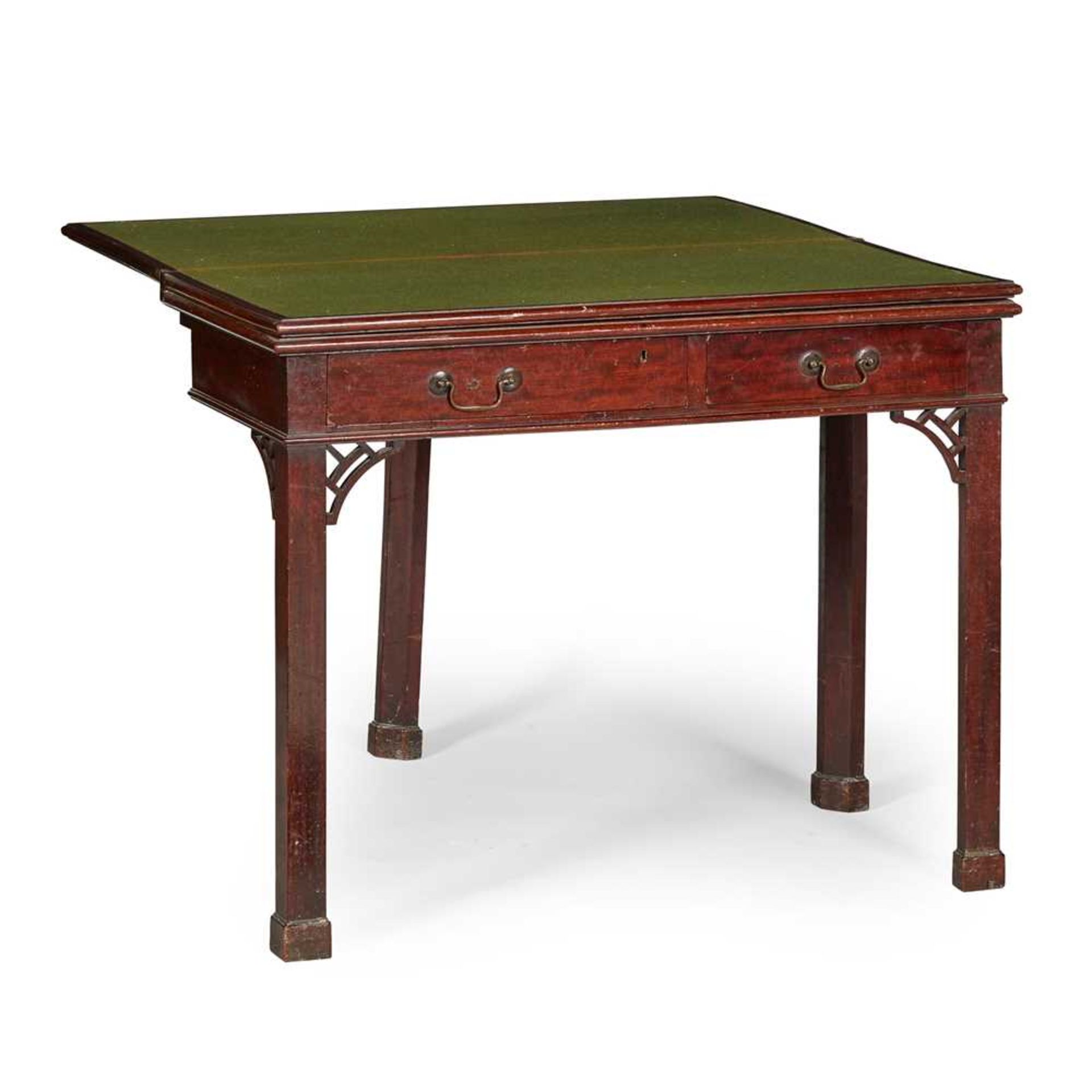 GEORGE II MAHOGANY GAMES AND CARD TABLE MID 18TH CENTURY - Bild 2 aus 3