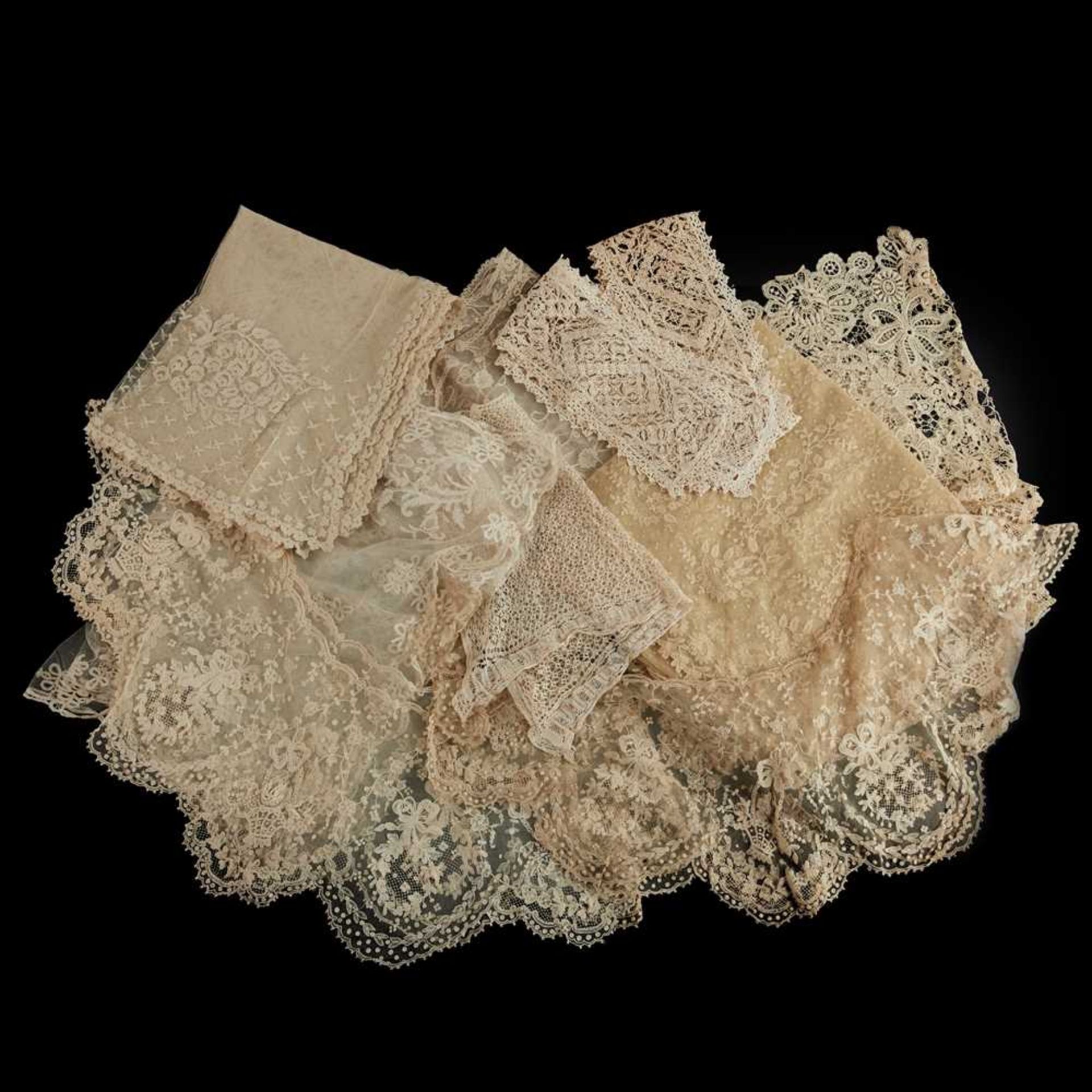 COLLECTION OF LACE - Image 3 of 4