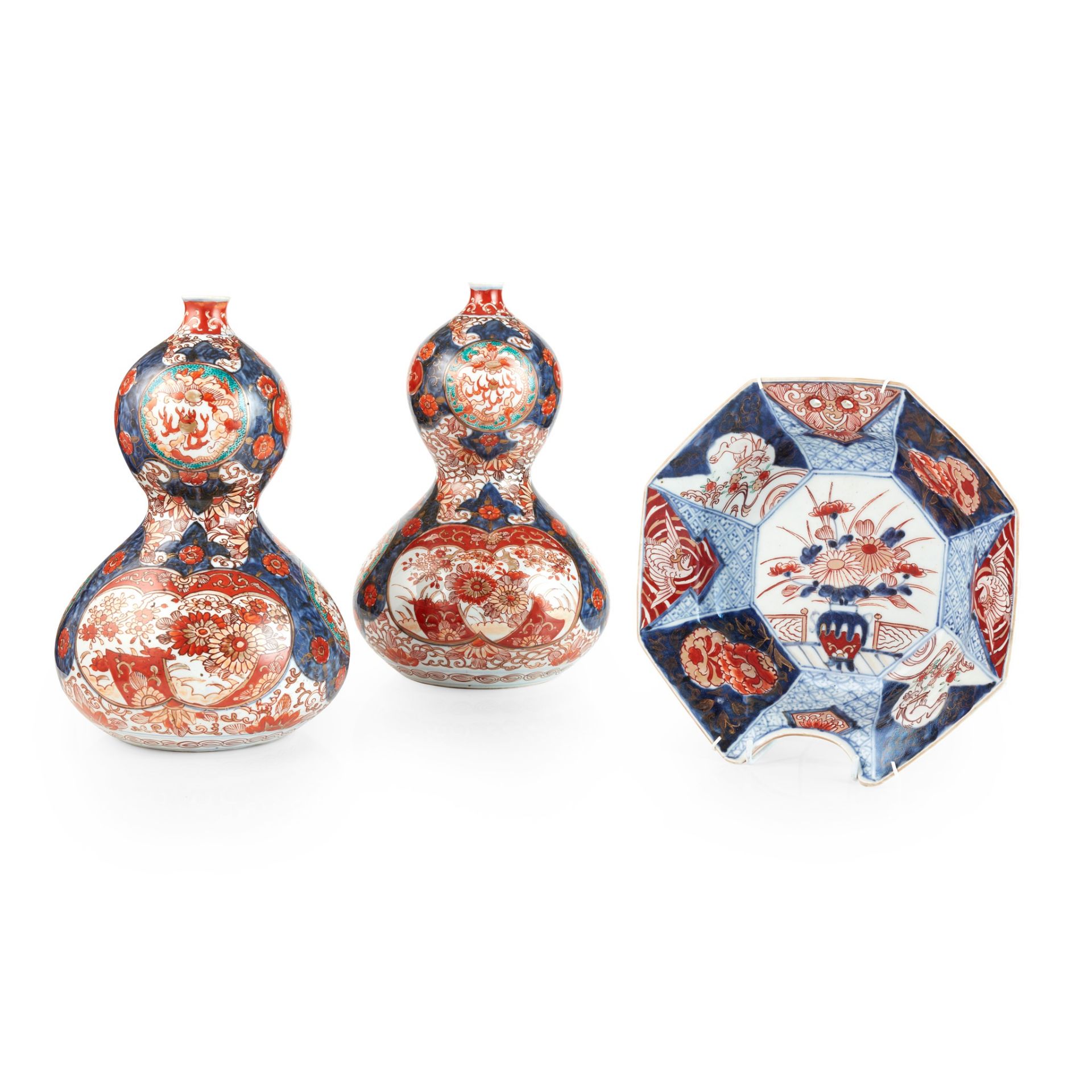 (A PRIVATE SCOTTISH COLLECTION) GROUP OF THREE IMARI WARES MEIJI PERIOD