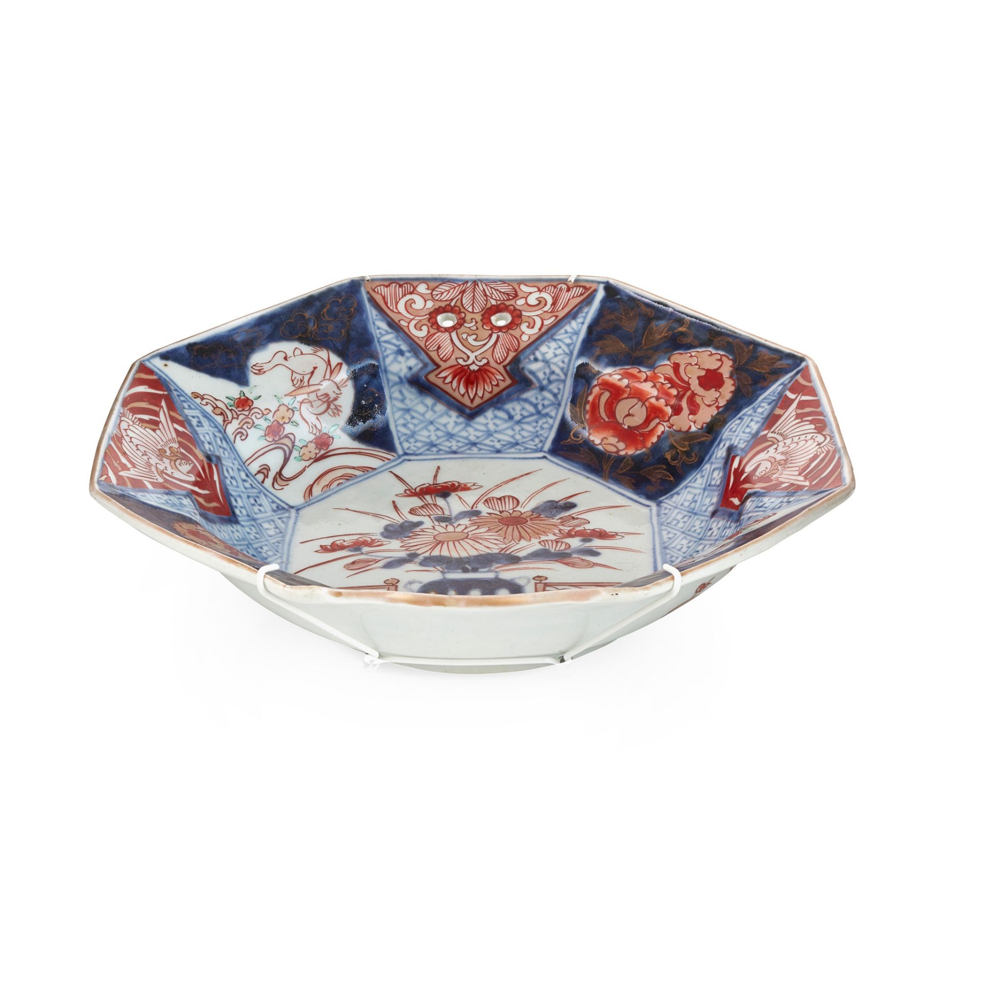 (A PRIVATE SCOTTISH COLLECTION) GROUP OF THREE IMARI WARES MEIJI PERIOD - Image 3 of 3