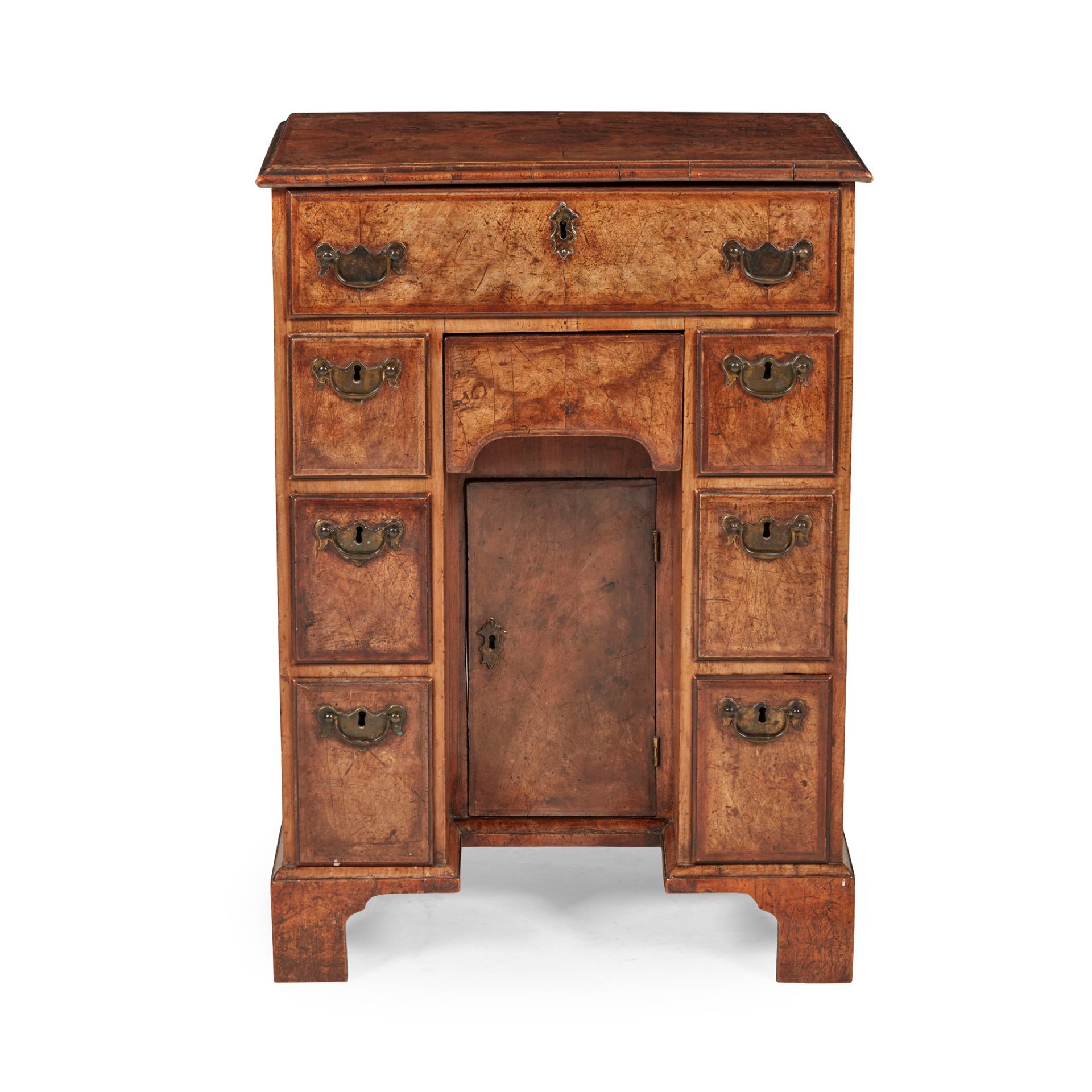 GEORGE I WALNUT KNEEHOLE DRESSING TABLE EARLY 18TH CENTURY - Image 2 of 3