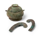 ARCHAIC BRONZE RITUAL FOOD VESSEL AND COVER, GUI WESTERN ZHOU DYNASTY