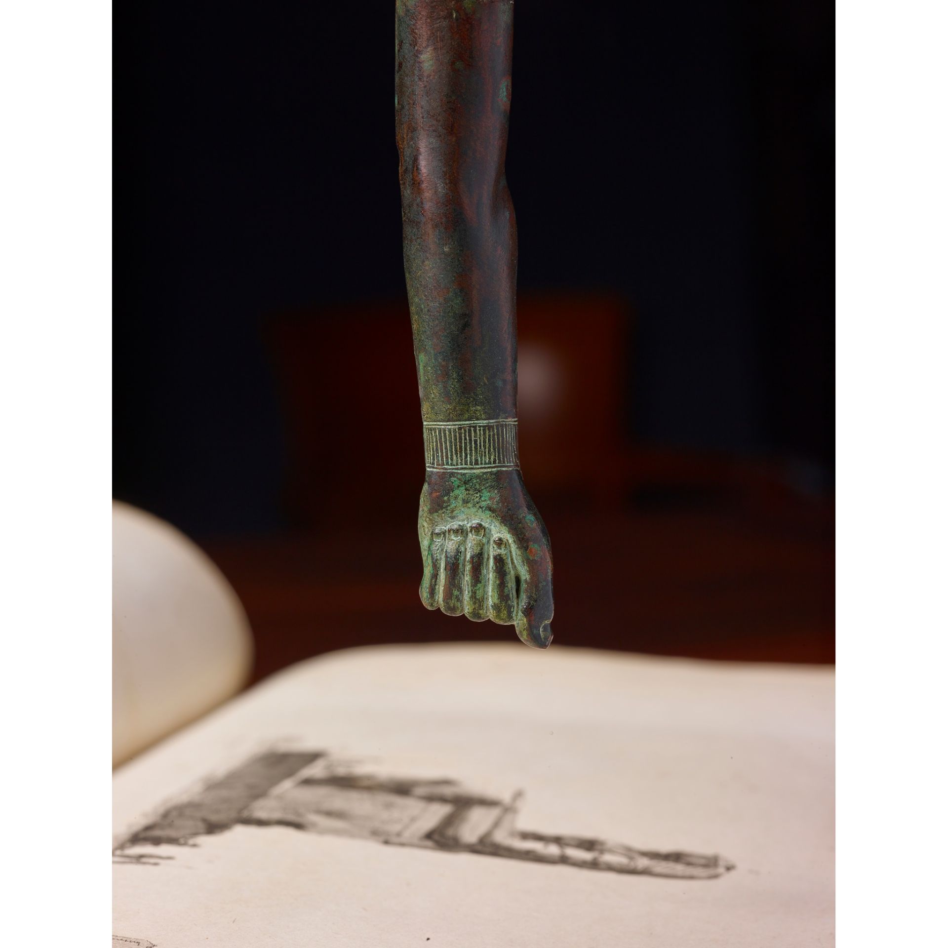FINE ANCIENT EGYPTIAN BRONZE ARM EGYPT, LATE PERIOD, C. 664 - 332 B.C. - Image 4 of 8