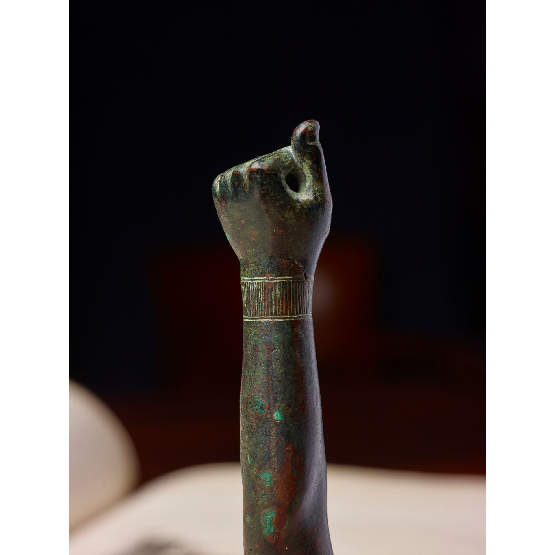 FINE ANCIENT EGYPTIAN BRONZE ARM EGYPT, LATE PERIOD, C. 664 - 332 B.C. - Image 7 of 8
