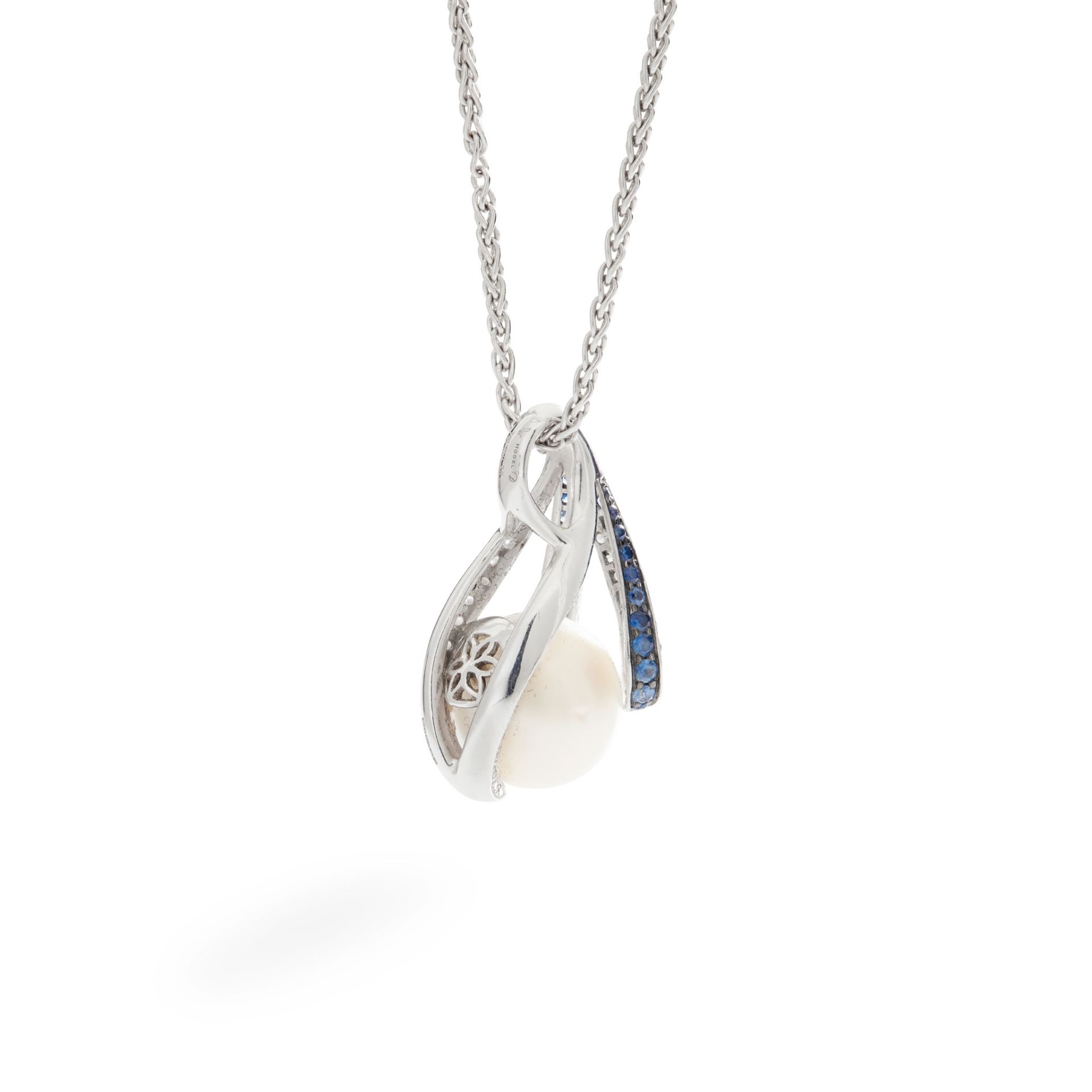 A South Sea pearl, sapphire and diamond pendant - Bild 2 aus 2