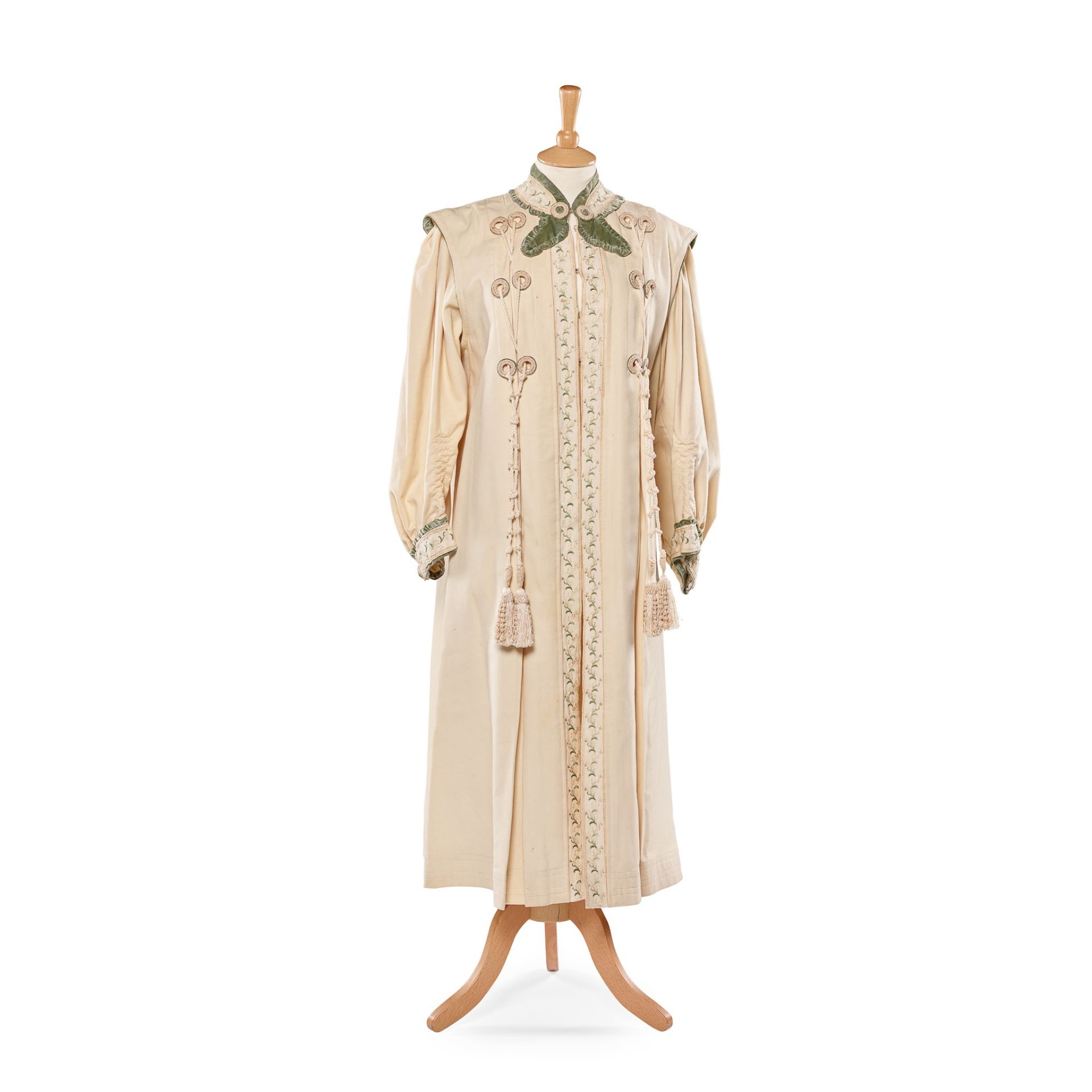 SWAN & EDGAR LTD., REGENT STREET, LONDON EDWARDIAN LADIES DAY COAT, CIRCA 1900