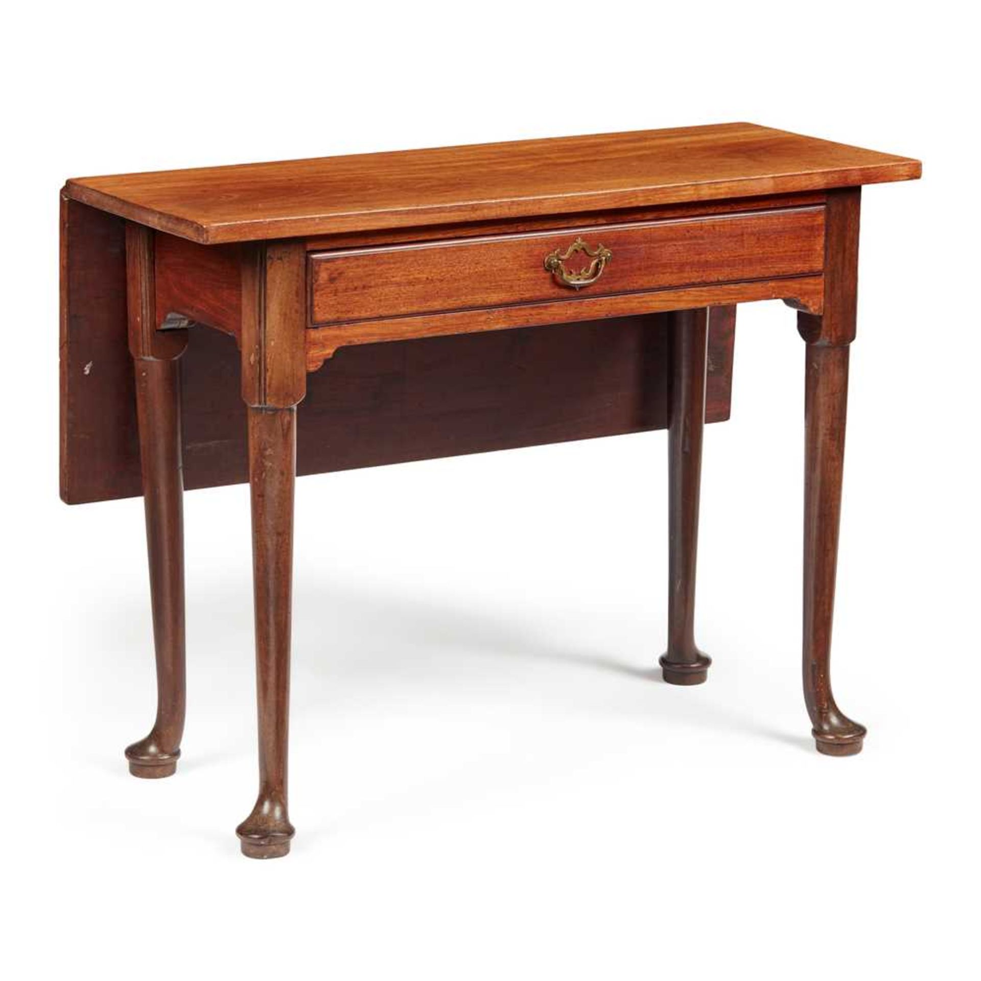 A GEORGE II MAHOGANY DROP-LEAF BEDROOM TABLE, IN THE MANNER OF ALEXANDER PETER MID 18TH CENTURY