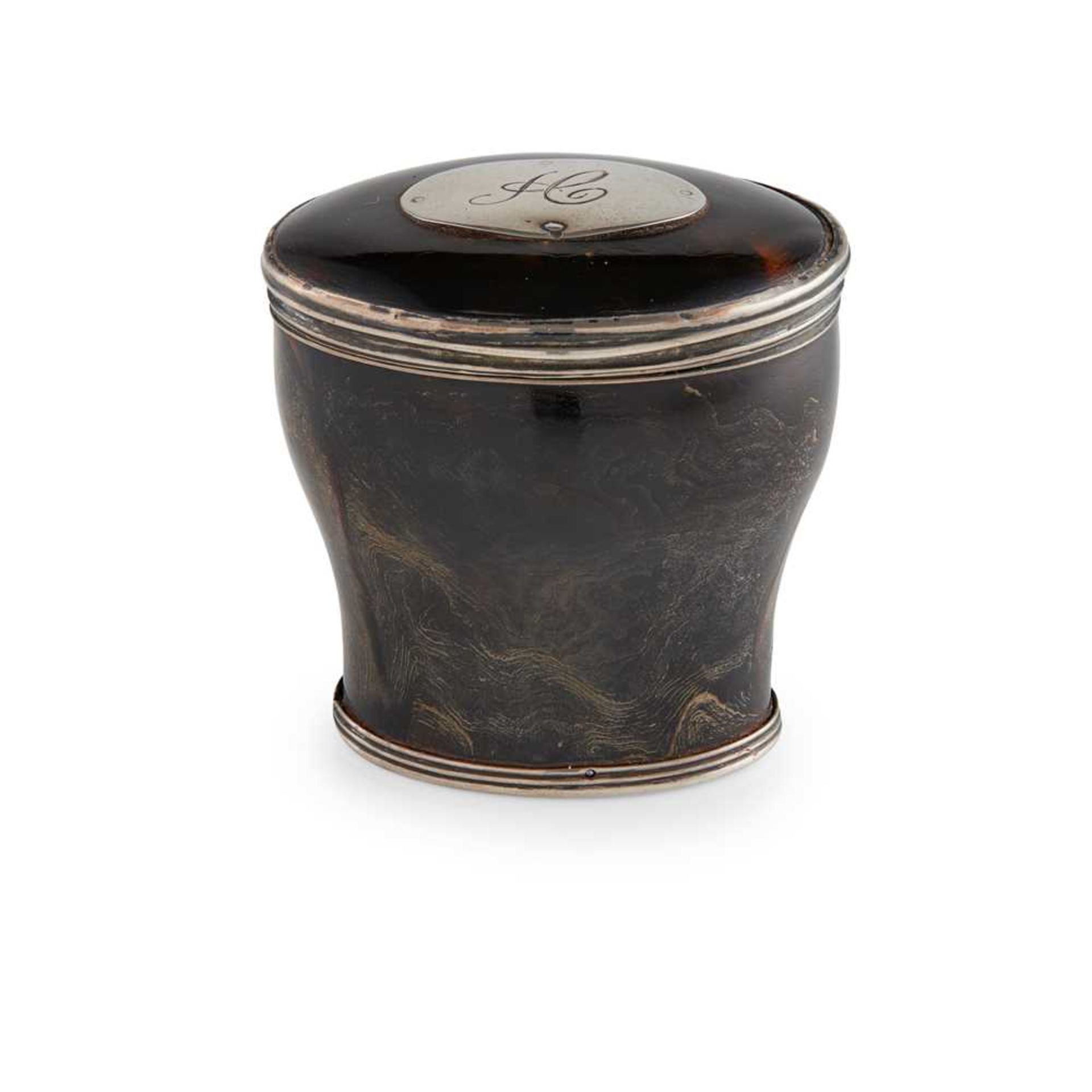 AN EARLY 18TH CENTURY TORTOISESHELL SNUFF MULL UNMARKED