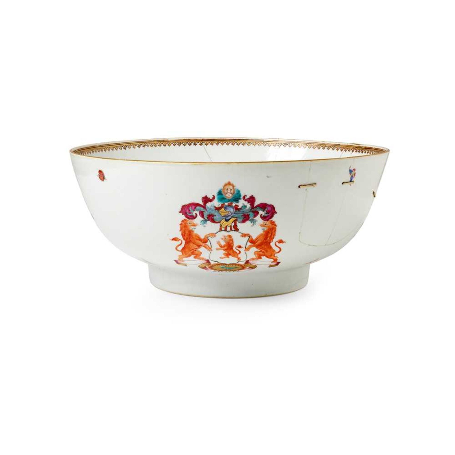 A FAMILLE ROSE ARMORIAL PUNCH BOWL, BEARING THE ARMS AND MOTTO OF THE DUNDAS FAMILY 18TH CENTURY