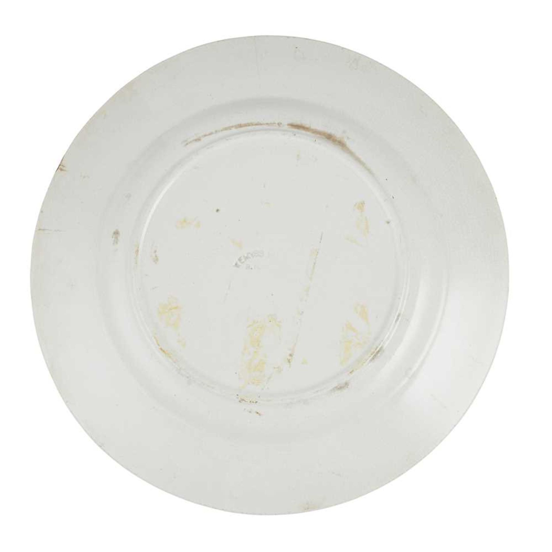 A LARGE WEMYSS WARE PLATE 'THISTLES AND BEES' PATTERN, CIRCA 1900 - Bild 3 aus 4