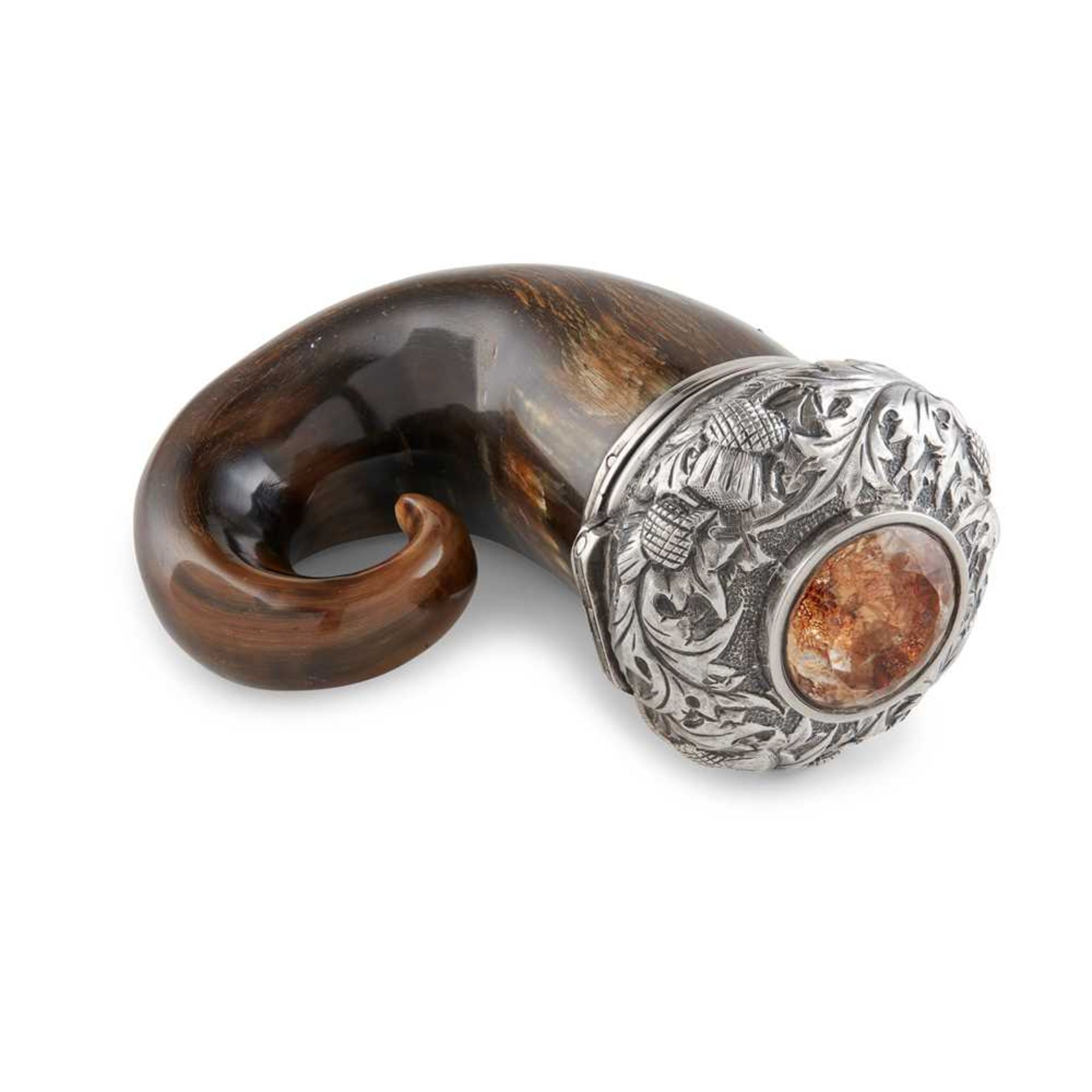 A VICTORIAN CURLY HORN SNUFF MULL UNMARKED