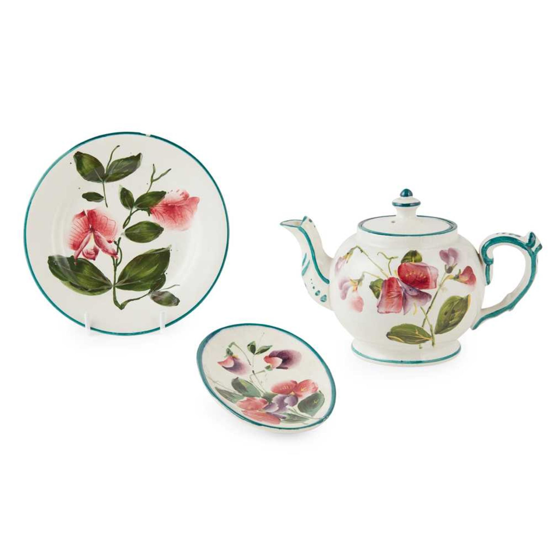 A GROUP OF WEMYSS WARES 'SWEET PEAS' PATTERN, EARLY 20TH CENTURY