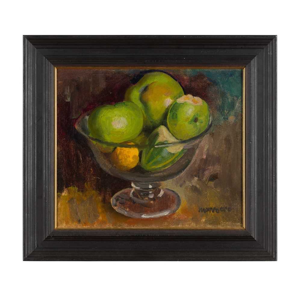 § ALBERTO MORROCCO R.S.A., R.S.W., R.P., R.G.I., L.L.D. (SCOTTISH 1917-1998) APPLES IN A GLASS BOWL, - Bild 2 aus 3