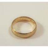 A 9 carat yellow gold wedding ring