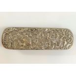 A Dutch Second Standard Rounded Oblong Box. 19th century. Embossed with a tavern scene. 15.7 cm