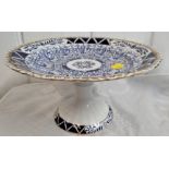 A blue & white cake stand by Winton Lily (22cm diameter) and a pair of blue & white figurines of a