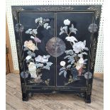 Oriental Lacquered cupboard. With inlaid decoration. 20th century. Approx 94 x 65 x 31.5 cm