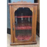 Small display cabinet. 20th century. 58cm x 35cm x 25cm.