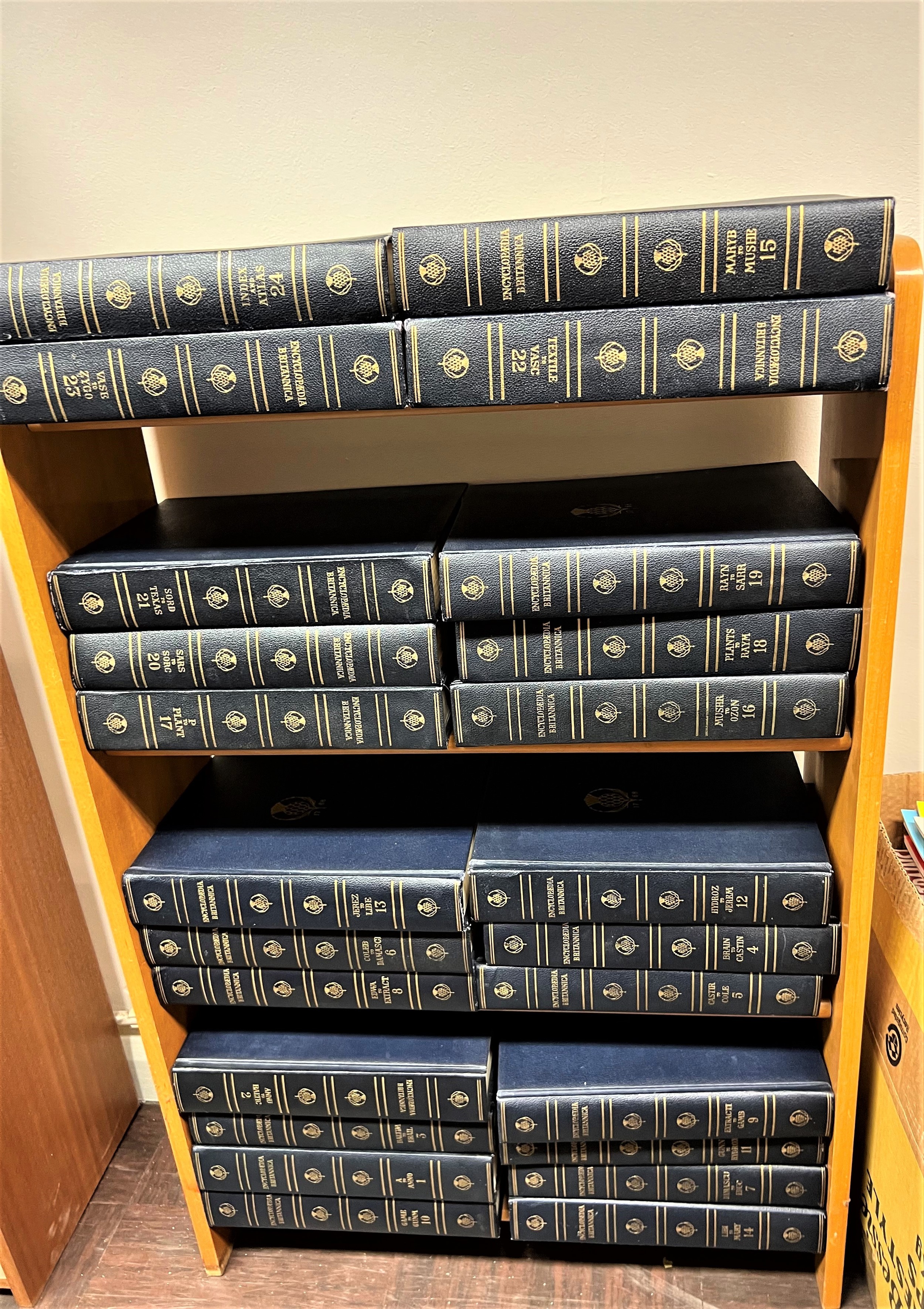 Encyclopaedia Britannia. 24 volumes. 1959. (A lot)