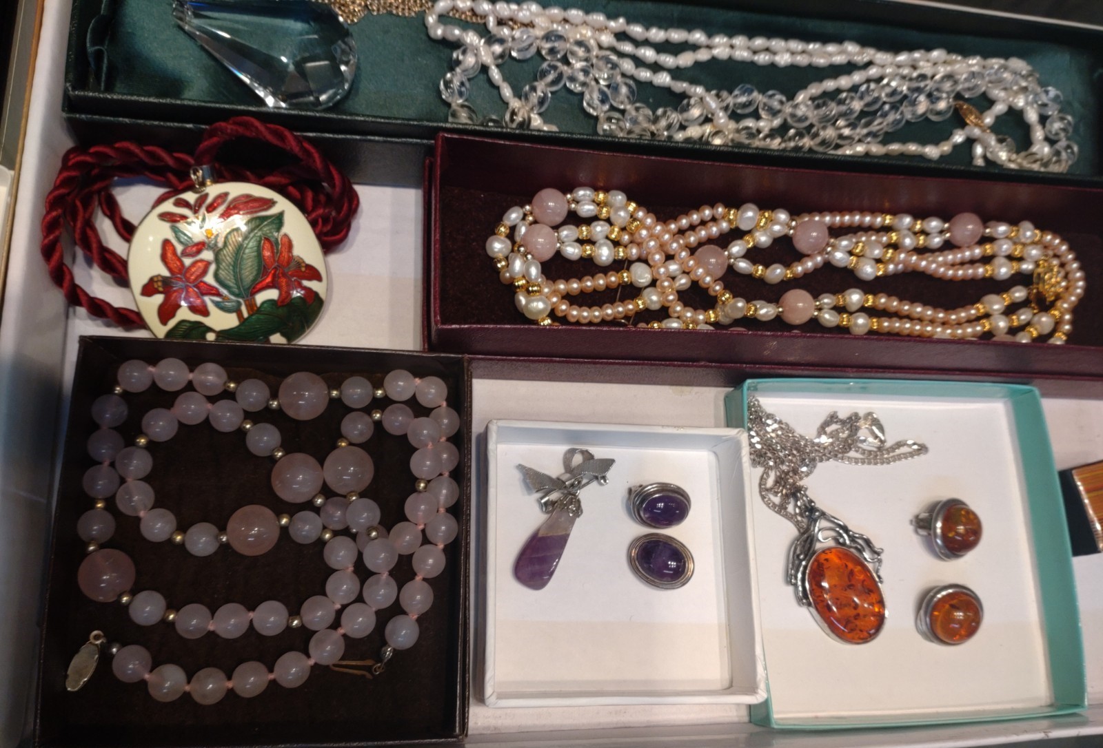 Costume jewellery including semi-precious stone necklaces, earrings and brooches. (two trays) - Image 2 of 3