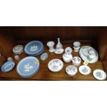 Eleven Wedgwood blue jasperware Christmas plates and Kutani Crane boxes and dishes (33)