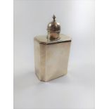 A small silver tea caddy. London 1913. 131gms. (Reproduction of 1719 caddy)