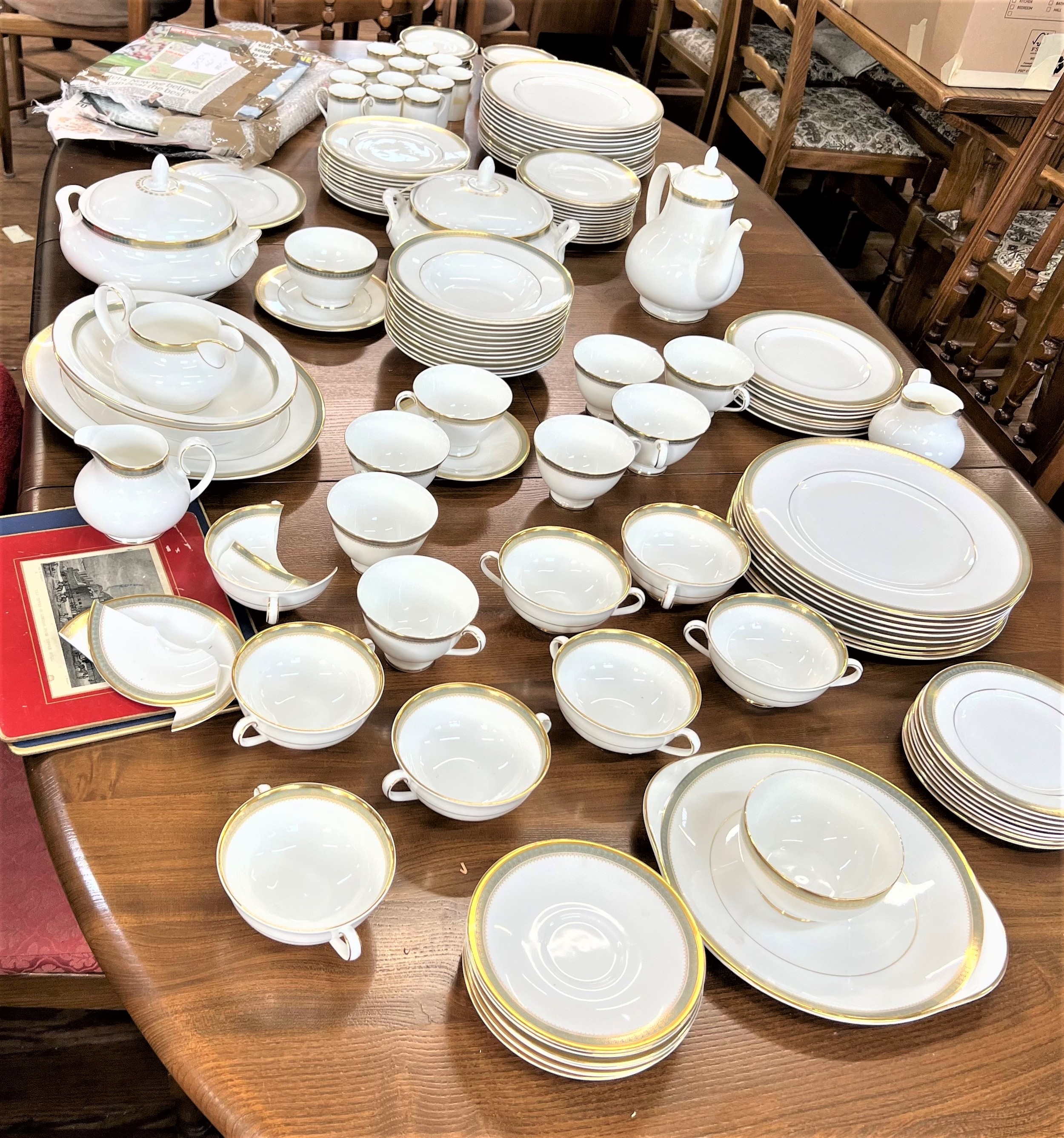 A Royal Doulton Clarendon dinner, coffee, and part tea-service (132)