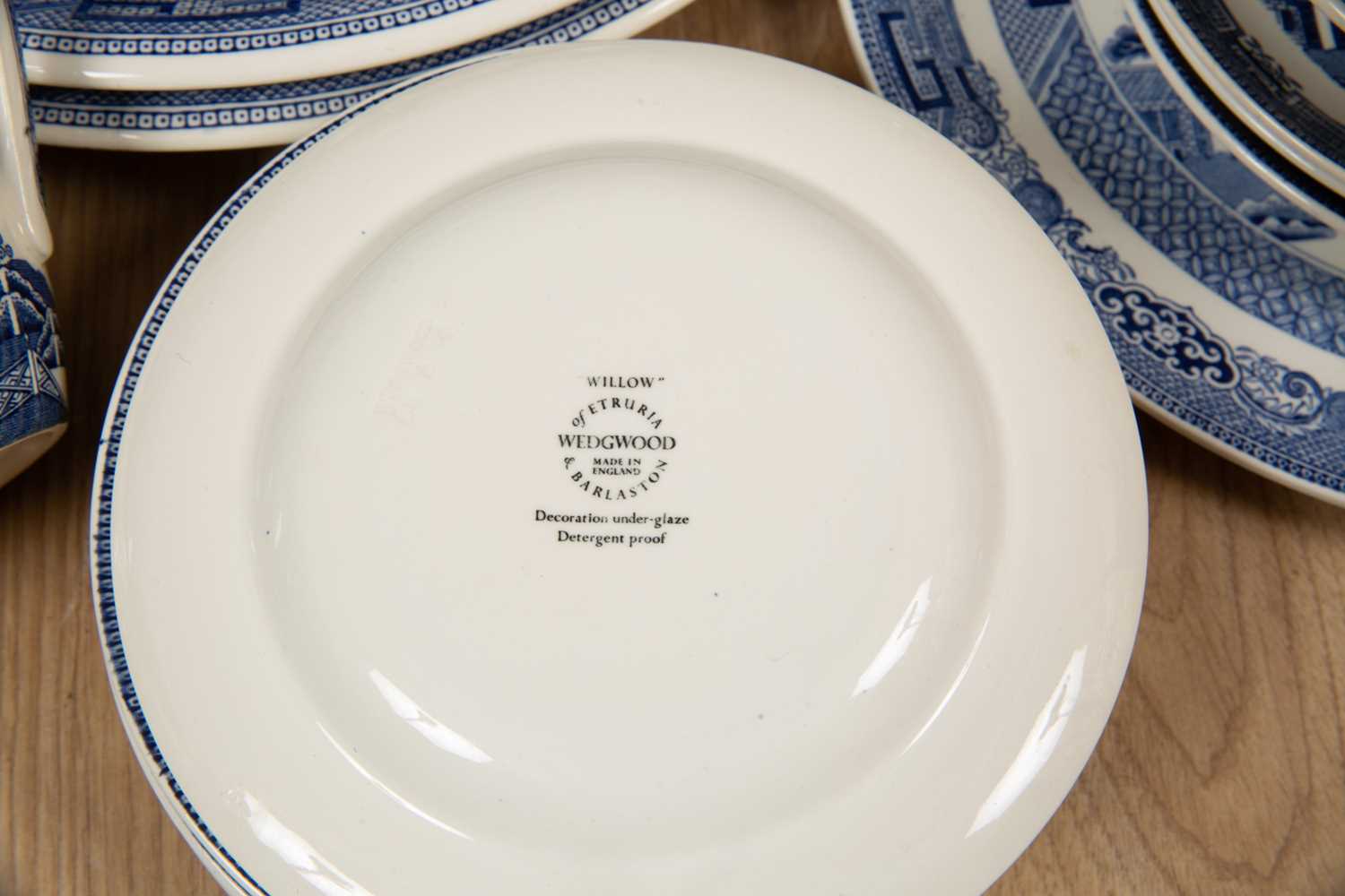 A Wedgwood Willow pattern part dinner service to include platters, tureens, a quantity of dinner - Image 7 of 8