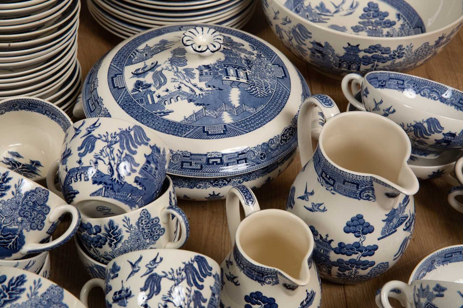 A Wedgwood Willow pattern part dinner service to include platters, tureens, a quantity of dinner - Image 6 of 8