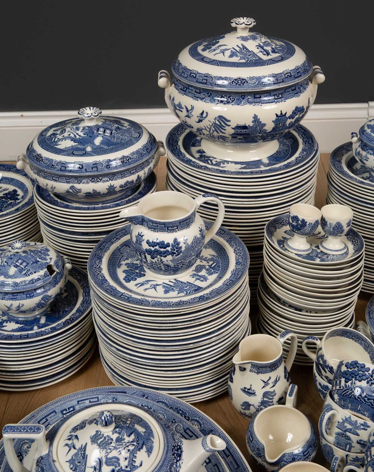 A Wedgwood Willow pattern part dinner service to include platters, tureens, a quantity of dinner - Image 4 of 8