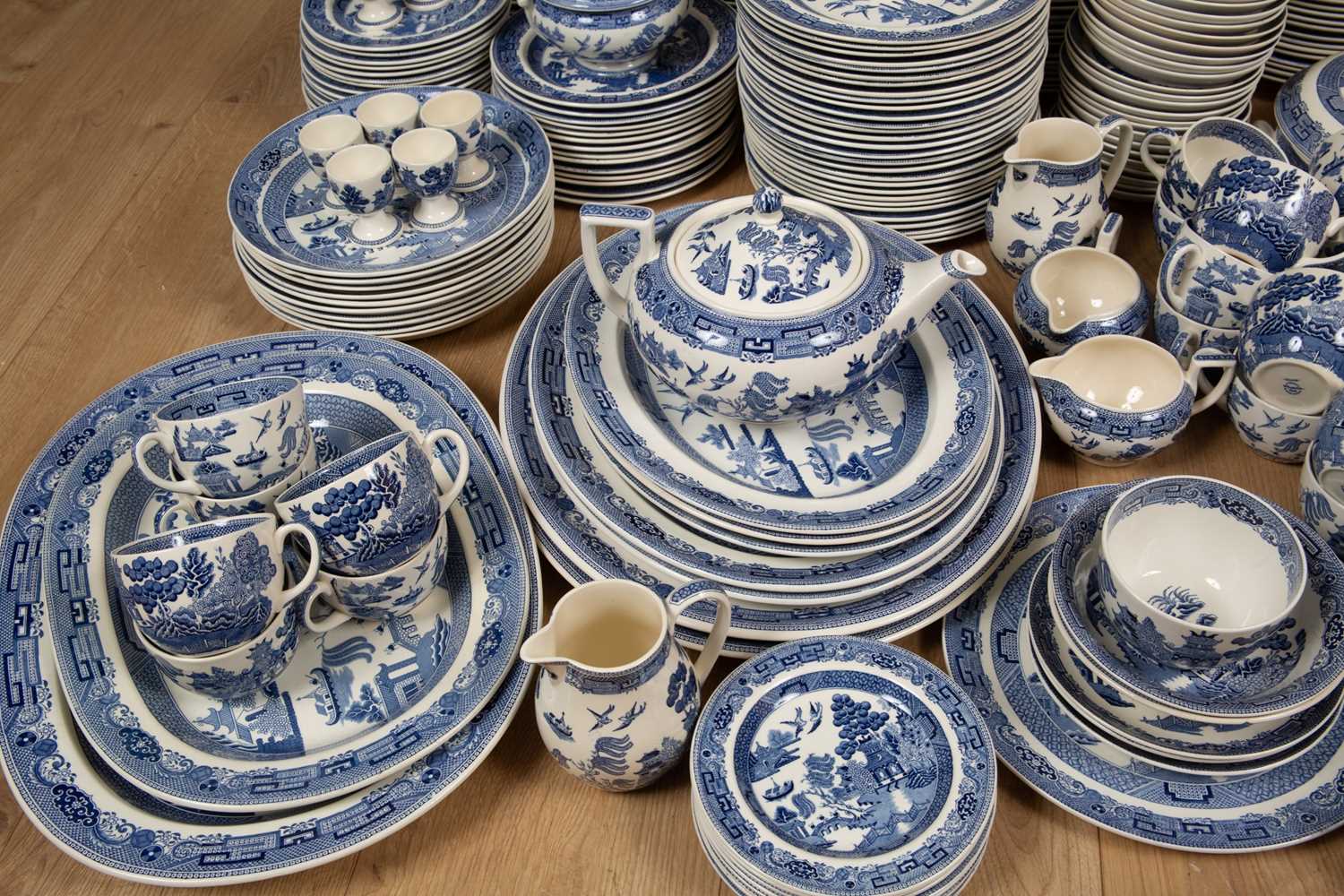 A Wedgwood Willow pattern part dinner service to include platters, tureens, a quantity of dinner - Image 3 of 8