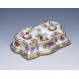 Dresden porcelain inkwell 19th Century, decorated with flowers and gilt scrolling, underglaze blue