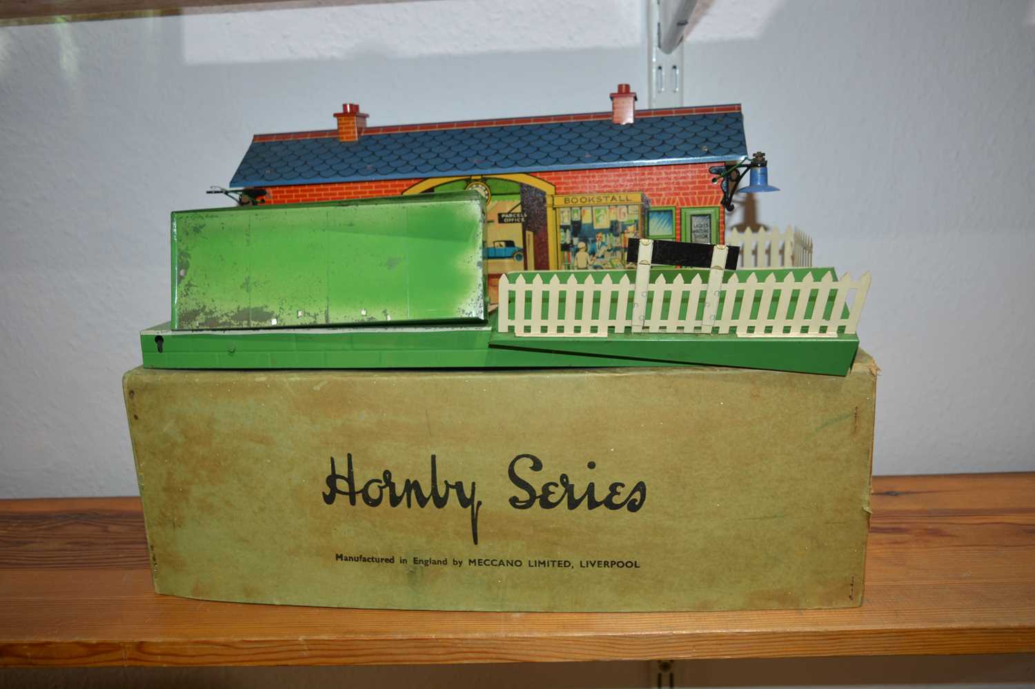 Collection of Hornby 00 gauge track, boxed carriages, tenders etcCondition report: At present, there - Image 13 of 32