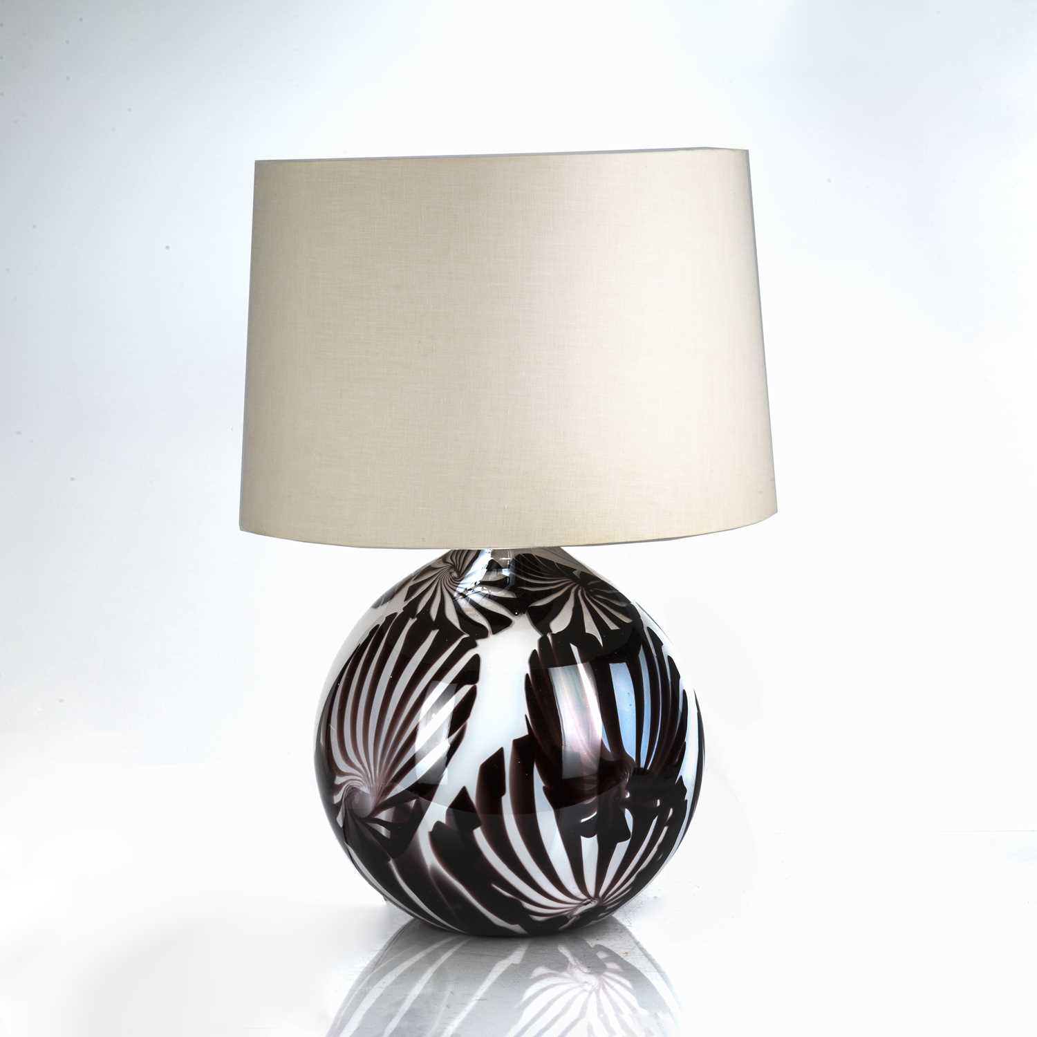 In the manner of Murano 20th Century, glass table lamp, with an unassociated cream drum shade,