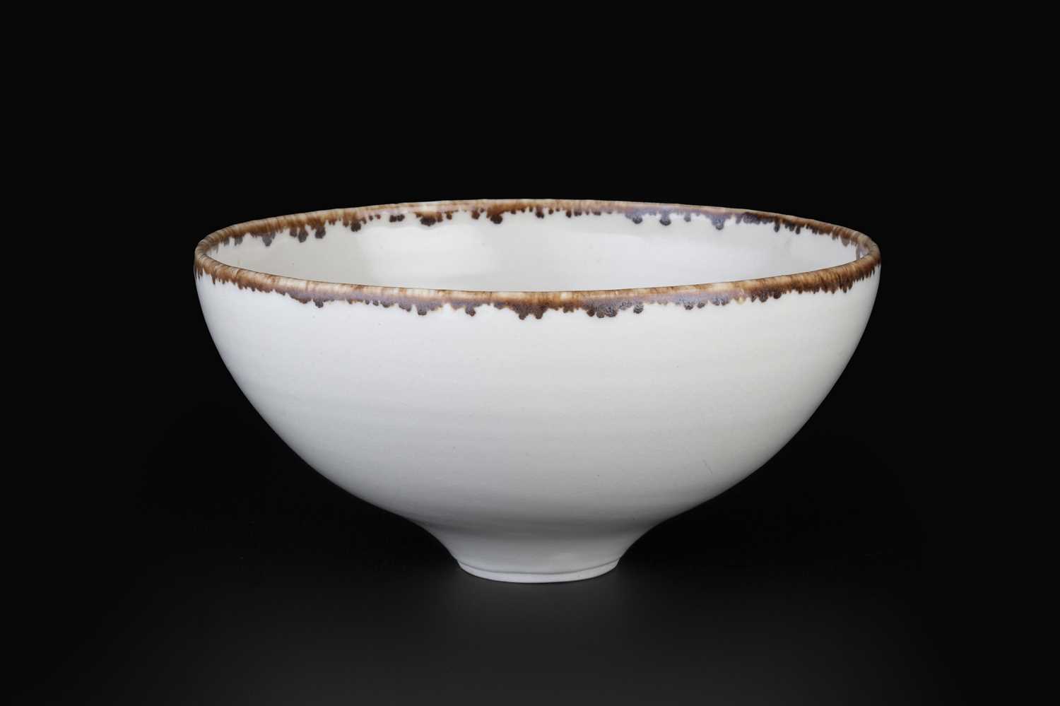 Edmund De Waal (b.1964) Footed bowl porcelain, with cream glaze and iron-red and manganese rim - Image 2 of 10