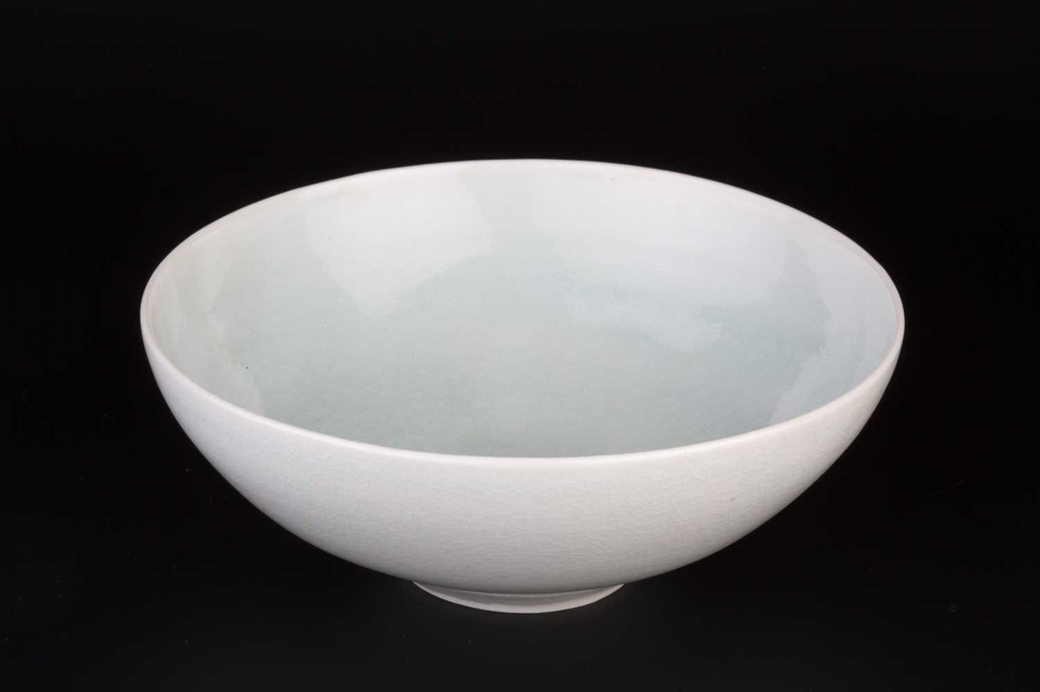 Edmund De Waal (b.1964) Bowl porcelain, with crackled celadon glaze impressed potter's seal 19.5cm - Image 3 of 10