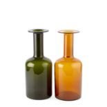 Otto Brauer for Holmgaard Two gulvases green and orange glass both 30cm high (2).