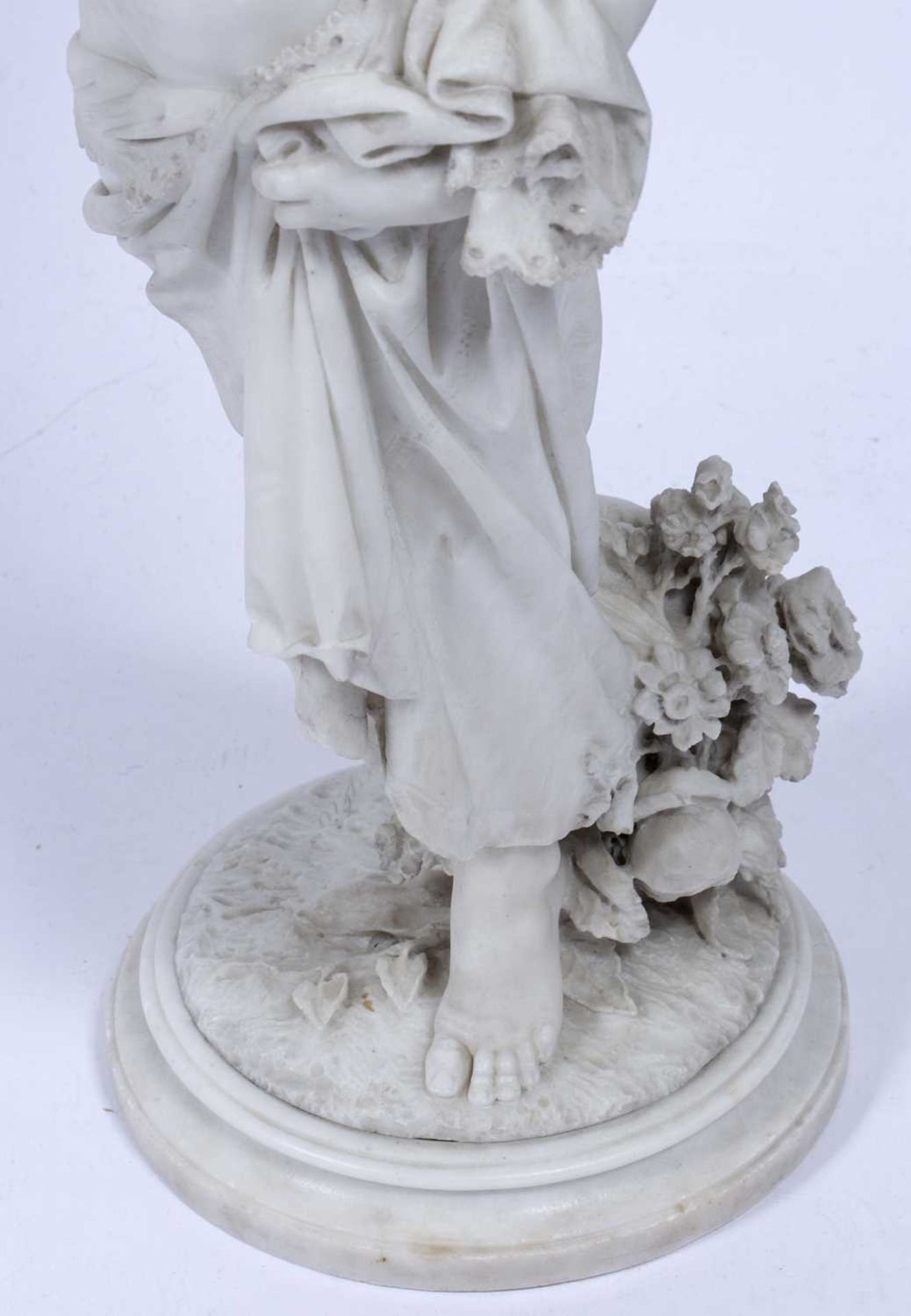 Donato Barcaglia (1849-1930) Marble sculpture of a young girl with her hand raised, on a circular - Image 2 of 6