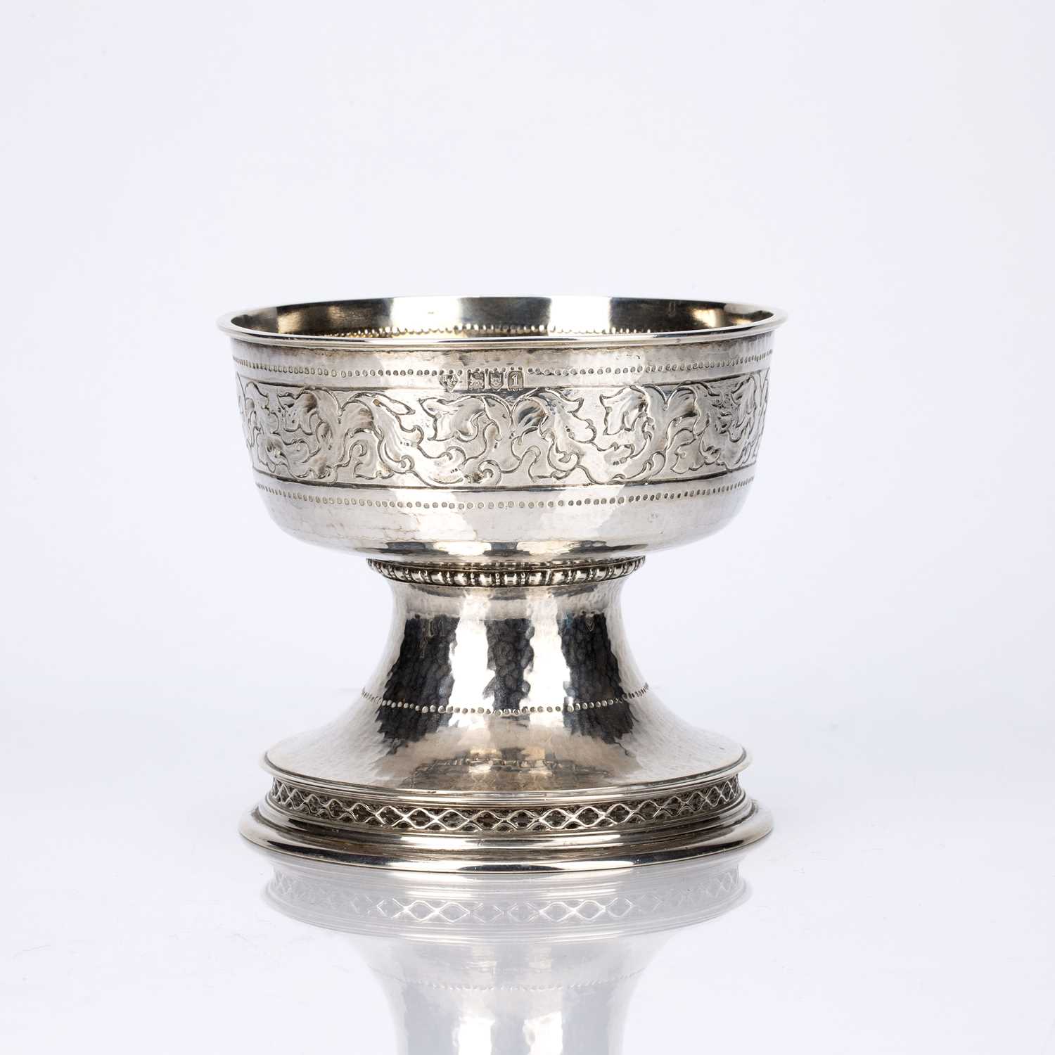 Edward VII silver pedestal bowl bearing marks for Holland, Aldwinckle & Slater, London, 1906, 11.5cm - Image 2 of 3