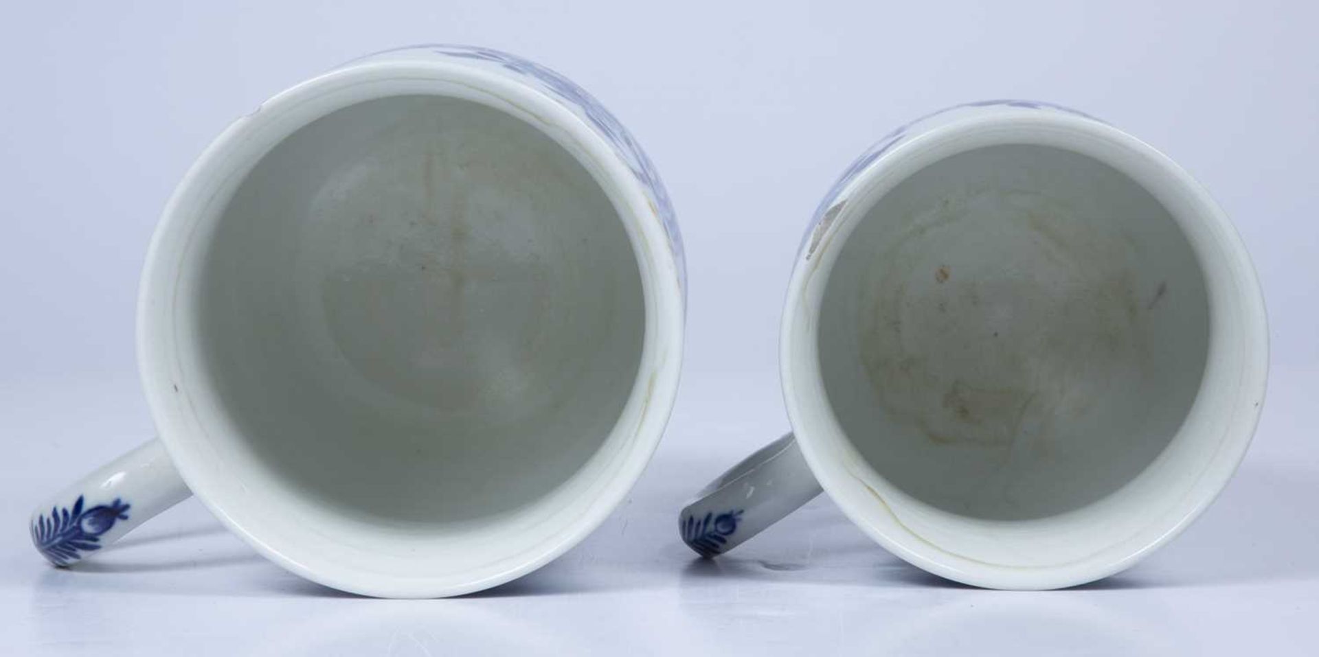 Two English blue transfer mugs late 18th Century, probably Worcester, each decorated with a fence - Image 3 of 4
